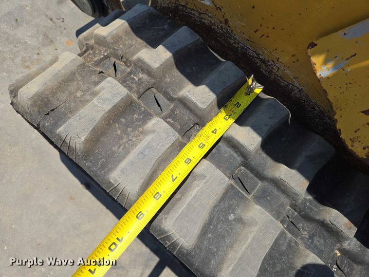 image for item EN8351 2011 Vermeer S800TX compact utility loader