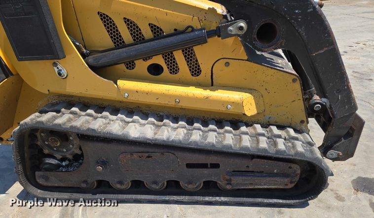 image for item EN8351 2011 Vermeer S800TX compact utility loader