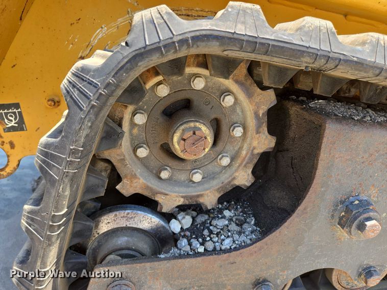 image for item EN8351 2011 Vermeer S800TX compact utility loader