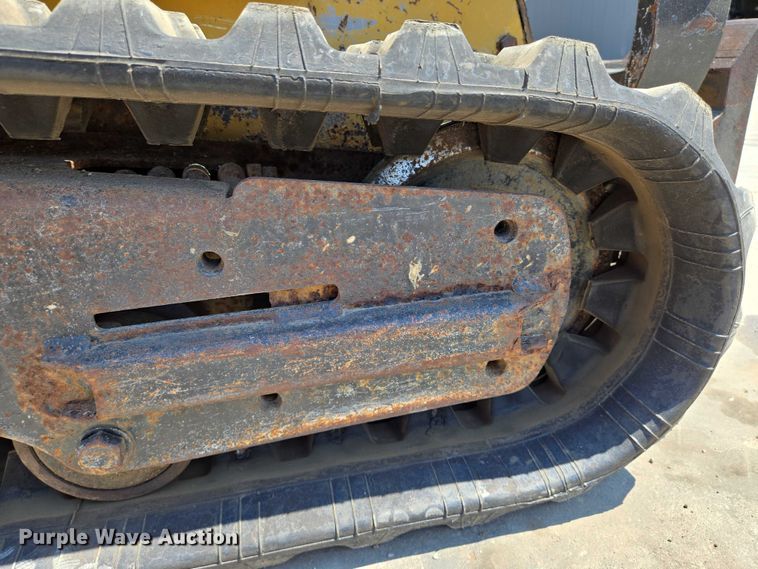 image for item EN8351 2011 Vermeer S800TX compact utility loader