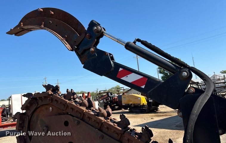 image for item EN8353 2015 Ditch Witch RT100 trencher