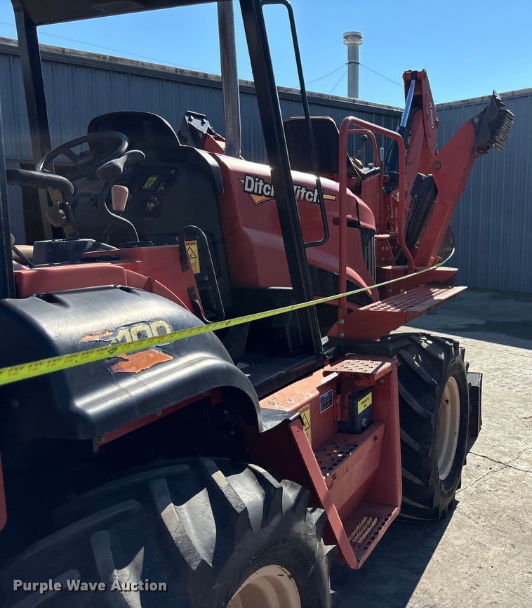 image for item EN8353 2015 Ditch Witch RT100 trencher