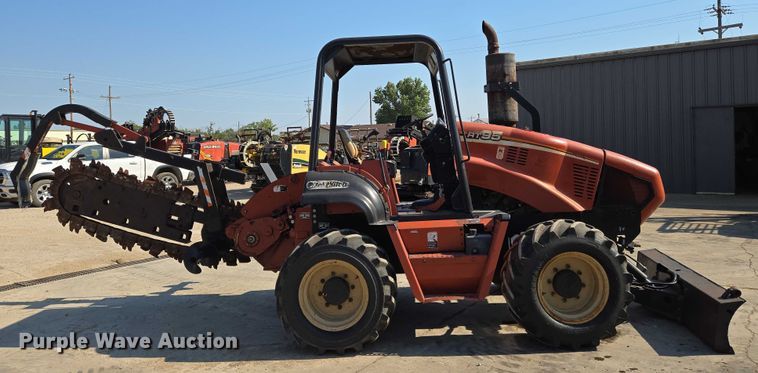 image for item EN8369 2004 Ditch Witch RT95 trencher