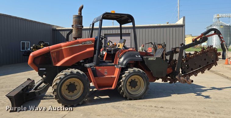 image for item EN8369 2004 Ditch Witch RT95 trencher