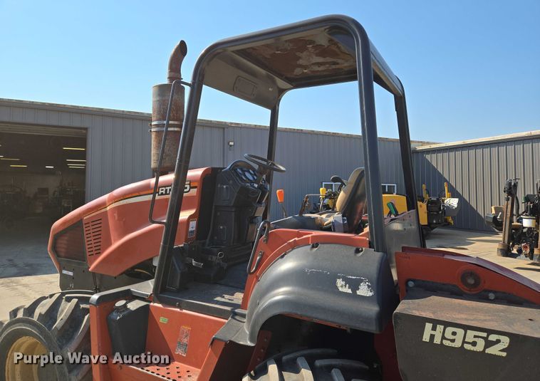 image for item EN8369 2004 Ditch Witch RT95 trencher