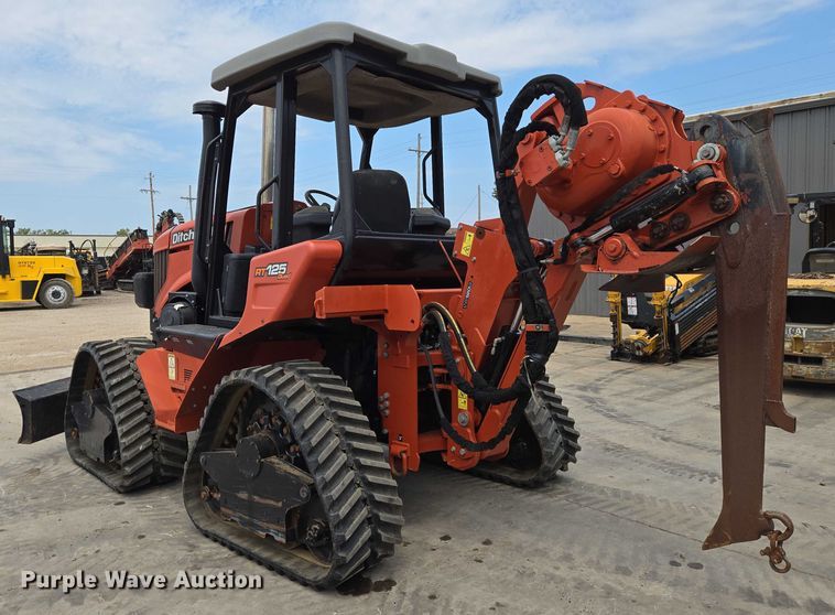 image for item EN8371 2017 Ditch Witch RT125 Quad vibratory cable plow