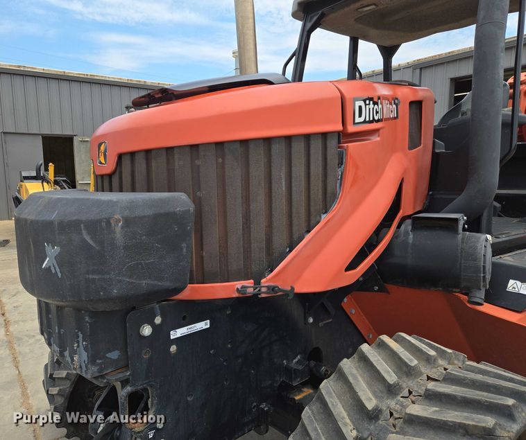 image for item EN8371 2017 Ditch Witch RT125 Quad vibratory cable plow