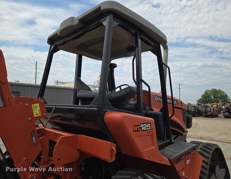 image for item EN8371 2017 Ditch Witch RT125 Quad vibratory cable plow