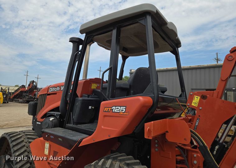 image for item EN8371 2017 Ditch Witch RT125 Quad vibratory cable plow