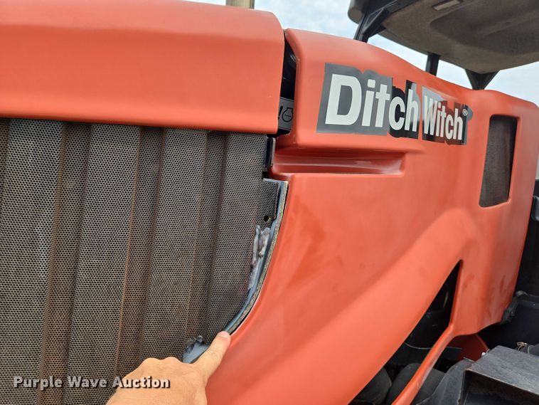 image for item EN8371 2017 Ditch Witch RT125 Quad vibratory cable plow