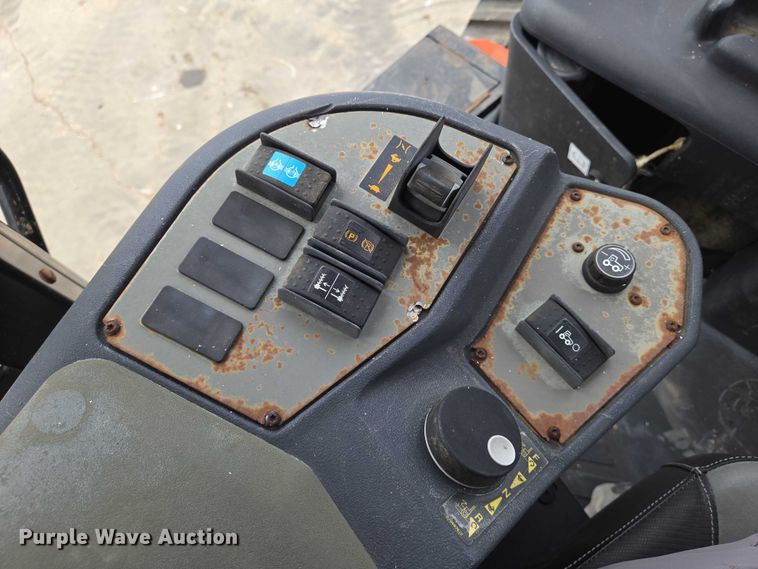 image for item EN8371 2017 Ditch Witch RT125 Quad vibratory cable plow