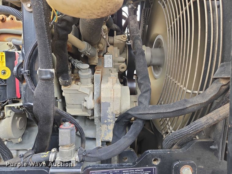 image for item EN8371 2017 Ditch Witch RT125 Quad vibratory cable plow