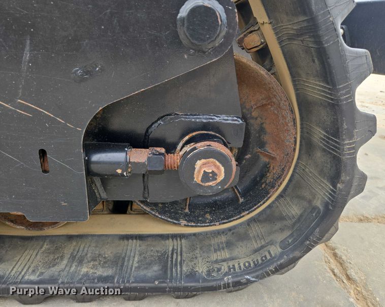 image for item EN8371 2017 Ditch Witch RT125 Quad vibratory cable plow