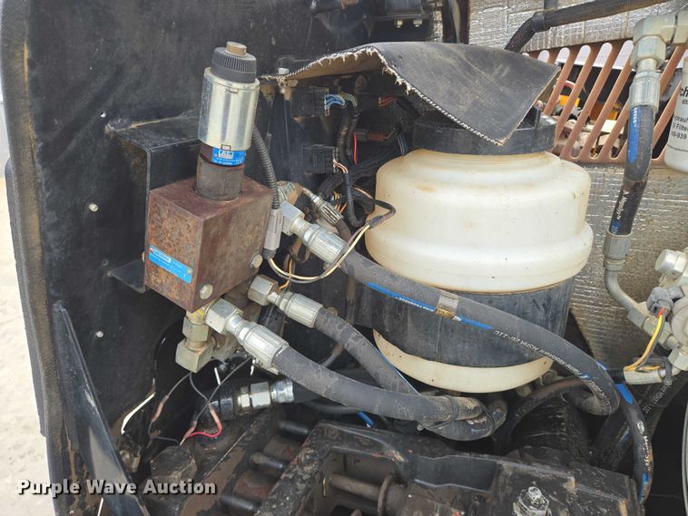 image for item EN8372 2015 Ditch Witch JT20 directional boring unit