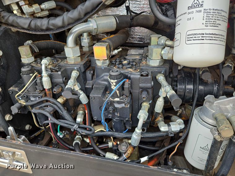 image for item EN8372 2015 Ditch Witch JT20 directional boring unit