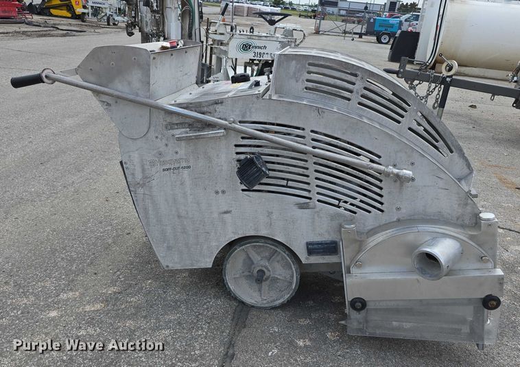 image for item EO1600 2020 Husqvarna Soff Cut 4200  concrete saw