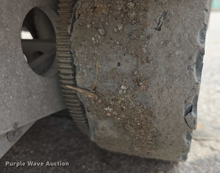 image for item EO1600 2020 Husqvarna Soff Cut 4200  concrete saw