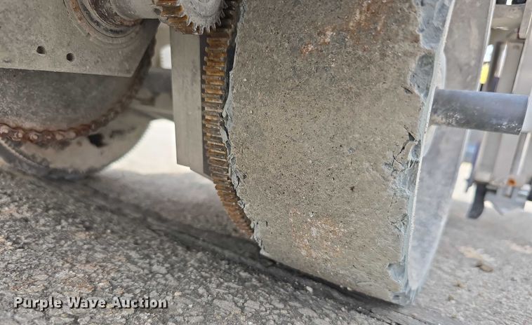 image for item EO1600 2020 Husqvarna Soff Cut 4200  concrete saw