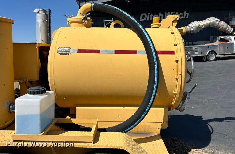 image for item EQ0510 2004 Vac-Tron PDM-500 vacuum excavator