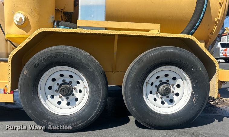 image for item EQ0510 2004 Vac-Tron PDM-500 vacuum excavator