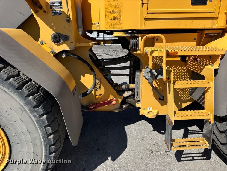 image for item ER0014 2004 Volvo L90E wheel loader