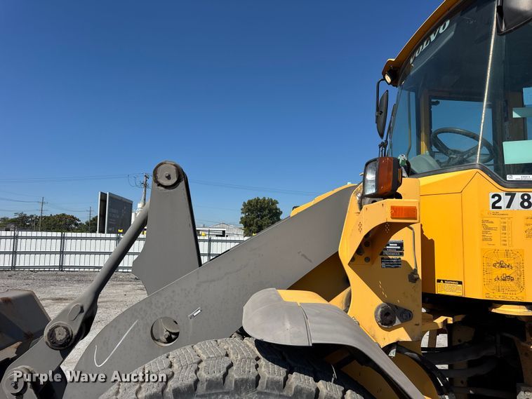 image for item ER0014 2004 Volvo L90E wheel loader