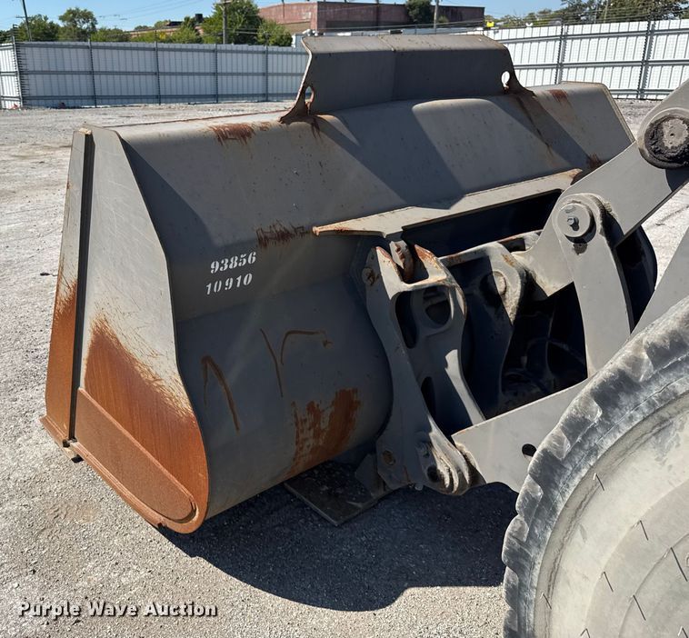 image for item ER0014 2004 Volvo L90E wheel loader