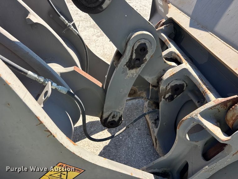 image for item ER0014 2004 Volvo L90E wheel loader