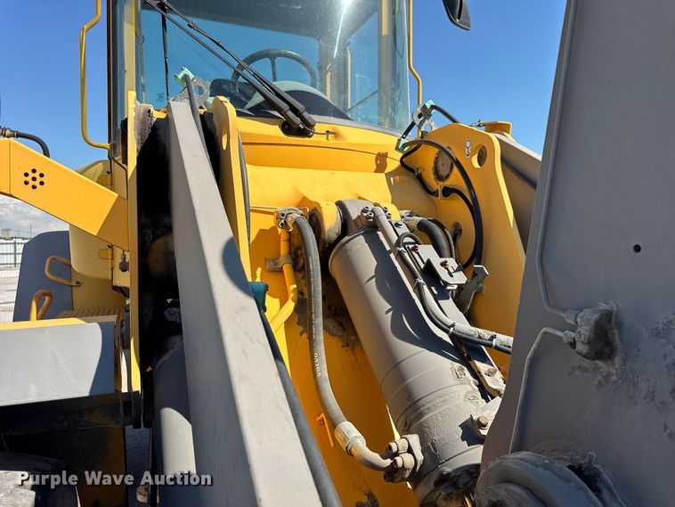image for item ER0014 2004 Volvo L90E wheel loader