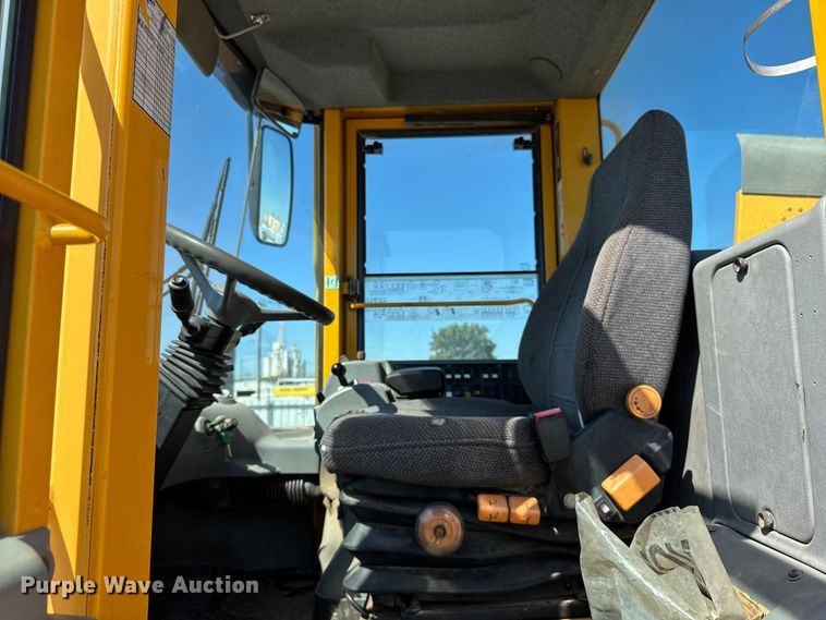 image for item ER0014 2004 Volvo L90E wheel loader