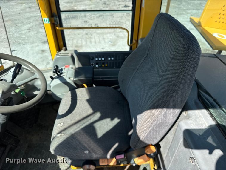 image for item ER0014 2004 Volvo L90E wheel loader