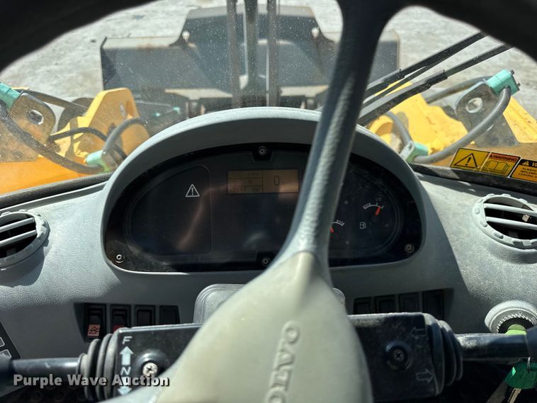 image for item ER0014 2004 Volvo L90E wheel loader