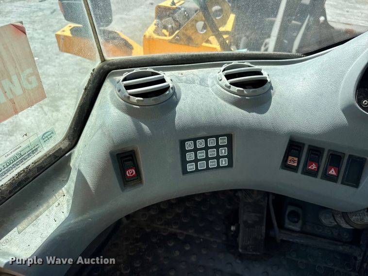 image for item ER0014 2004 Volvo L90E wheel loader