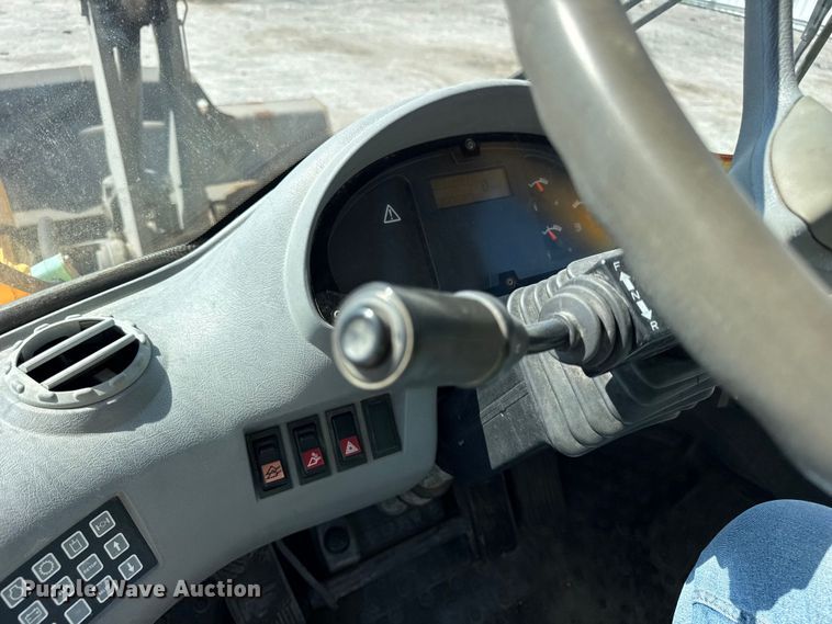 image for item ER0014 2004 Volvo L90E wheel loader