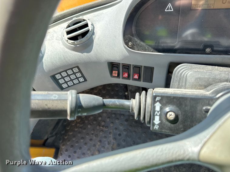 image for item ER0014 2004 Volvo L90E wheel loader