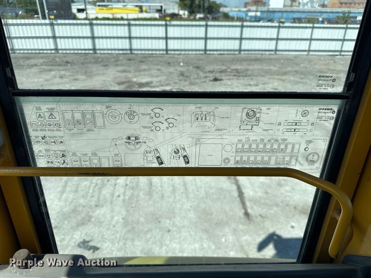 image for item ER0014 2004 Volvo L90E wheel loader