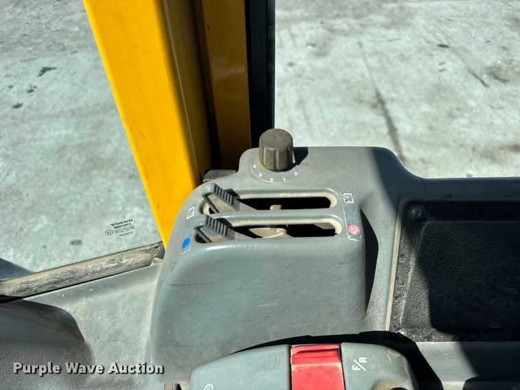 image for item ER0014 2004 Volvo L90E wheel loader