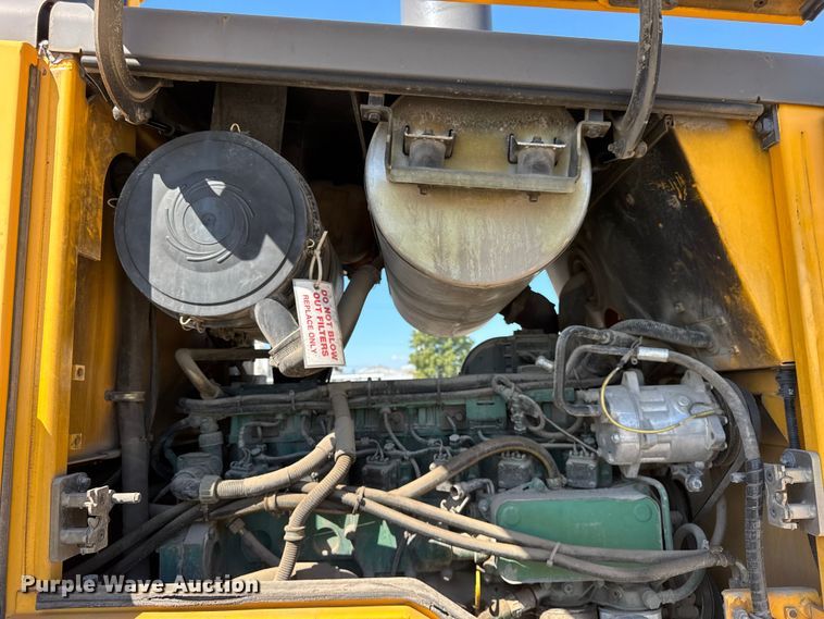 image for item ER0014 2004 Volvo L90E wheel loader