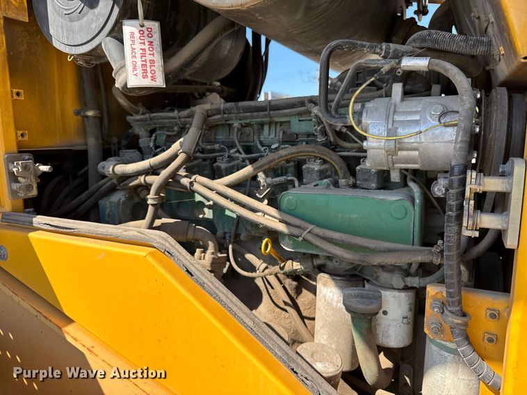 image for item ER0014 2004 Volvo L90E wheel loader