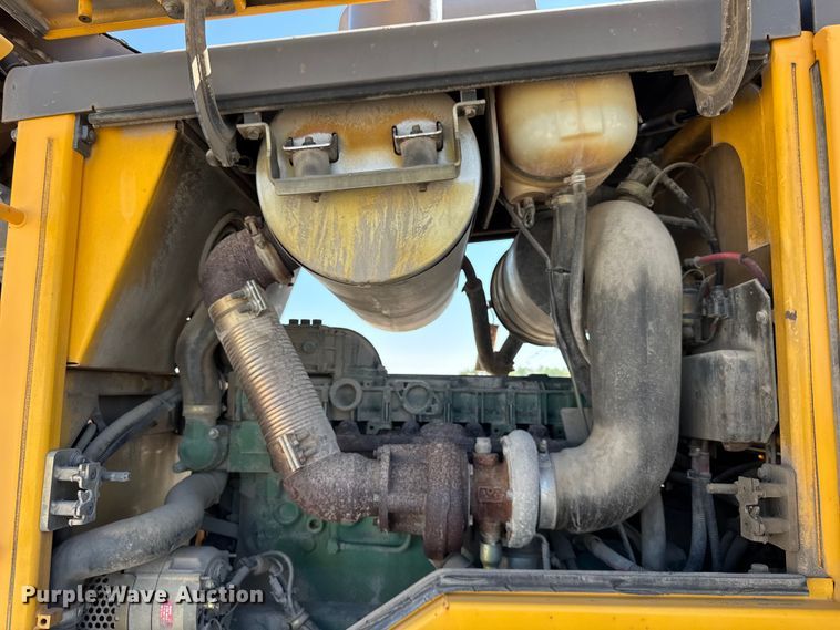 image for item ER0014 2004 Volvo L90E wheel loader