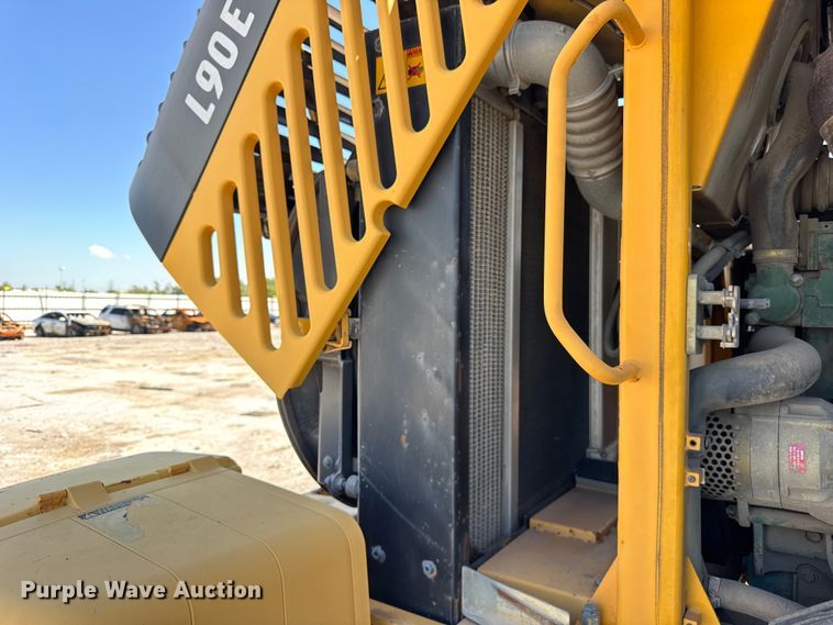 image for item ER0014 2004 Volvo L90E wheel loader