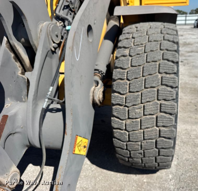 image for item ER0014 2004 Volvo L90E wheel loader