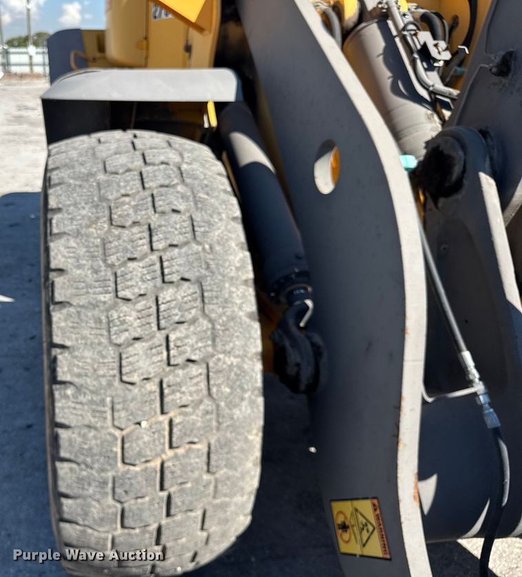 image for item ER0014 2004 Volvo L90E wheel loader