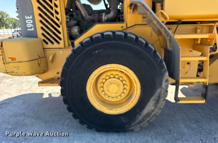 image for item ER0014 2004 Volvo L90E wheel loader