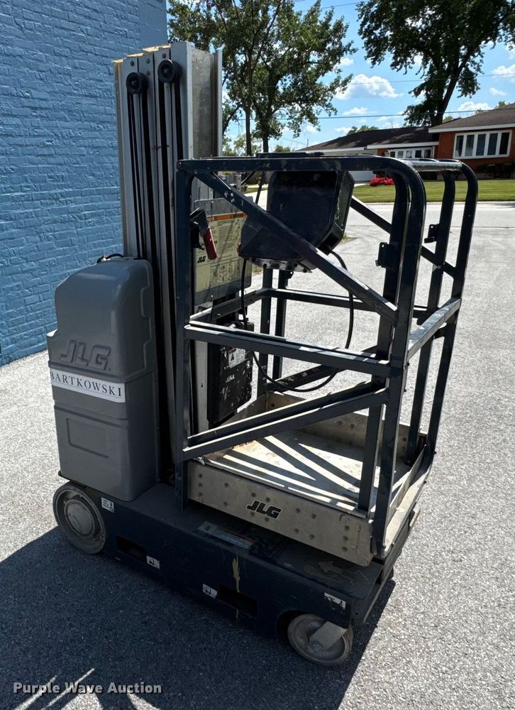 image for item ER0015 2007 JLG 20MVL vertical lift