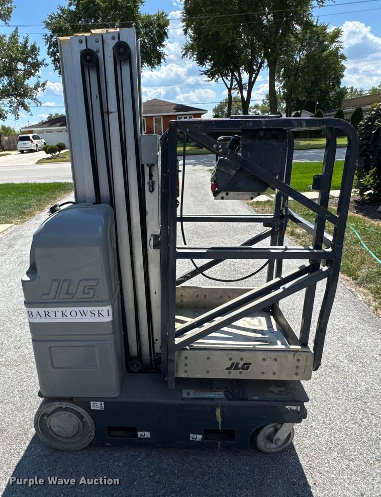 image for item ER0015 2007 JLG 20MVL vertical lift