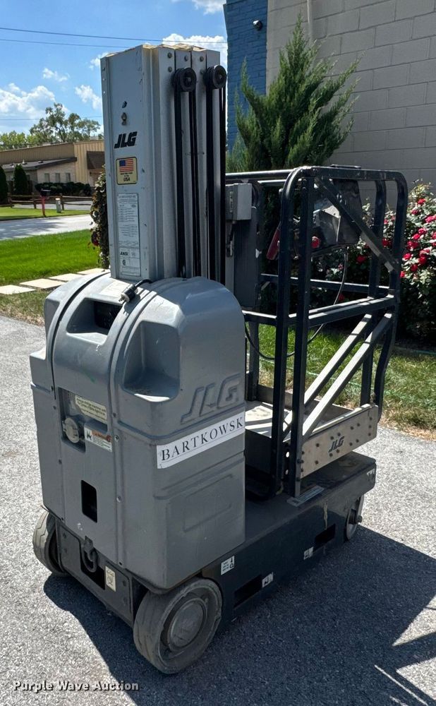 image for item ER0015 2007 JLG 20MVL vertical lift