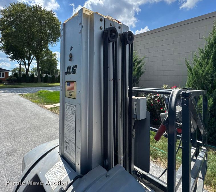 image for item ER0015 2007 JLG 20MVL vertical lift