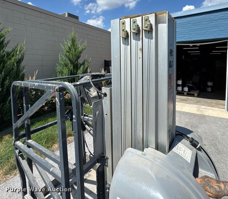 image for item ER0015 2007 JLG 20MVL vertical lift