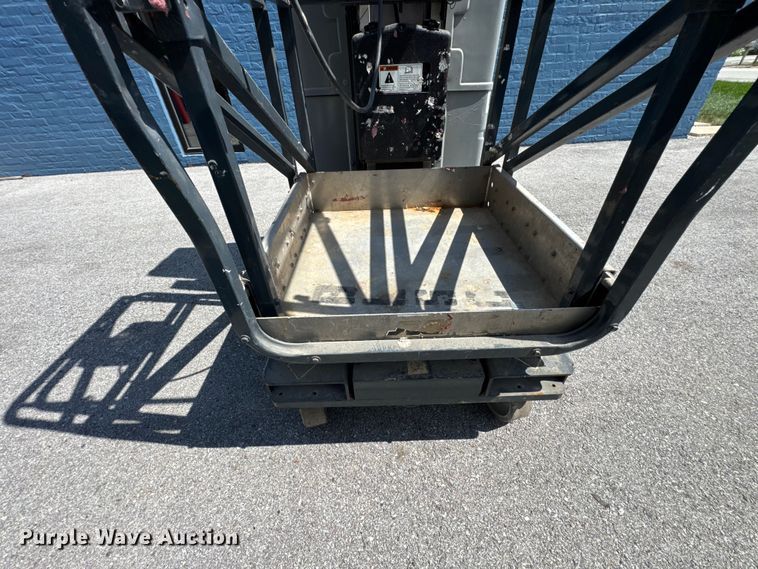 image for item ER0015 2007 JLG 20MVL vertical lift